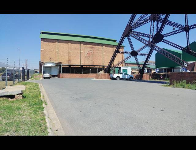 1,200M² BUSINESS CENTRE TO LET IN CITY DEEP